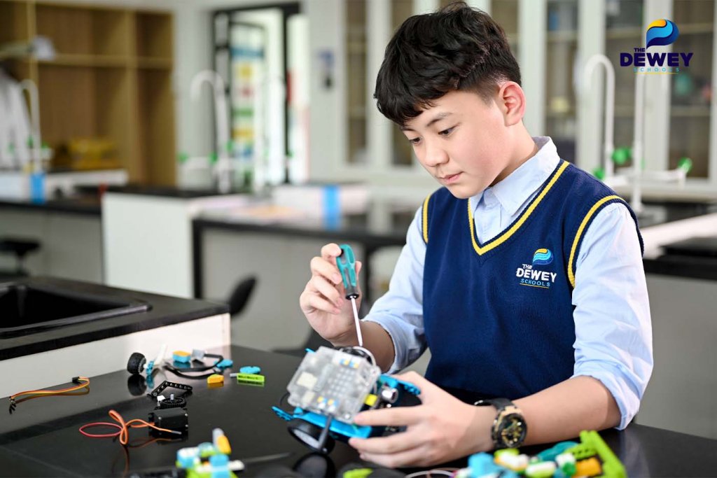 Hoc-sinh-THPT-Dewey-3