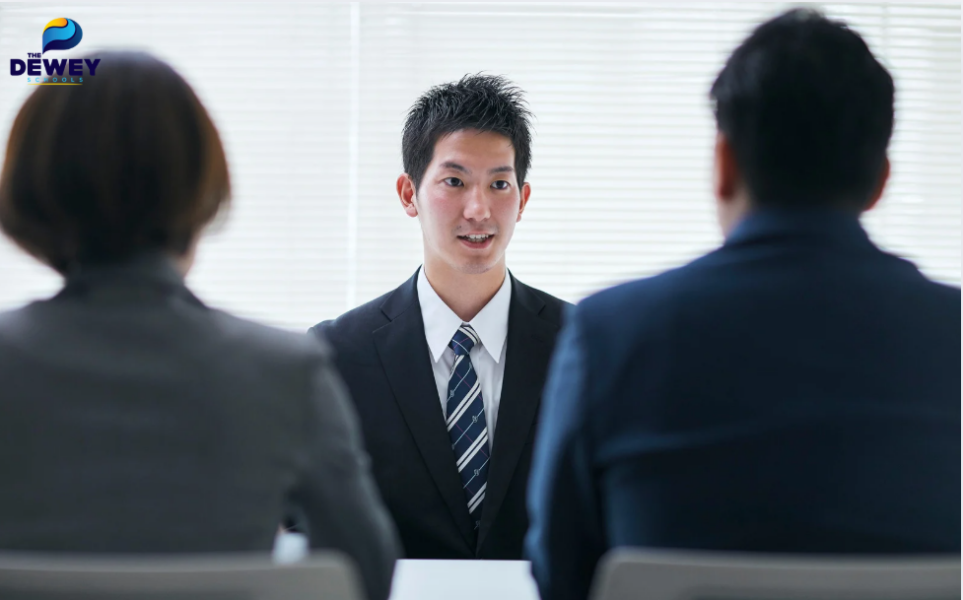 Trang phục lịch sự sẽ giúp bạn ghi điểm với hội đồng phỏng vấn du học Mỹ