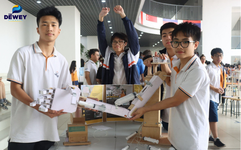 Học sinh có cái nhìn thực tế qua các buổi thực hành hướng nghiệp tại trường hoặc câu lạc bộ