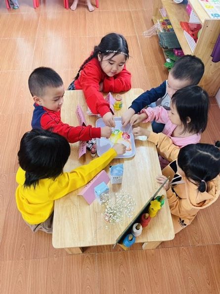 Nhấn vào ảnh để phóng to thi-nghiem-stem-cho-tre-mam-non-05