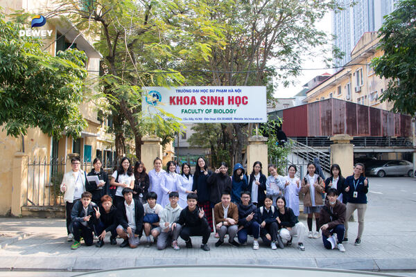 trải-nghiệm-học-tập-tại-CLB-Marie-Curie-Khoa-Hóa-học-11