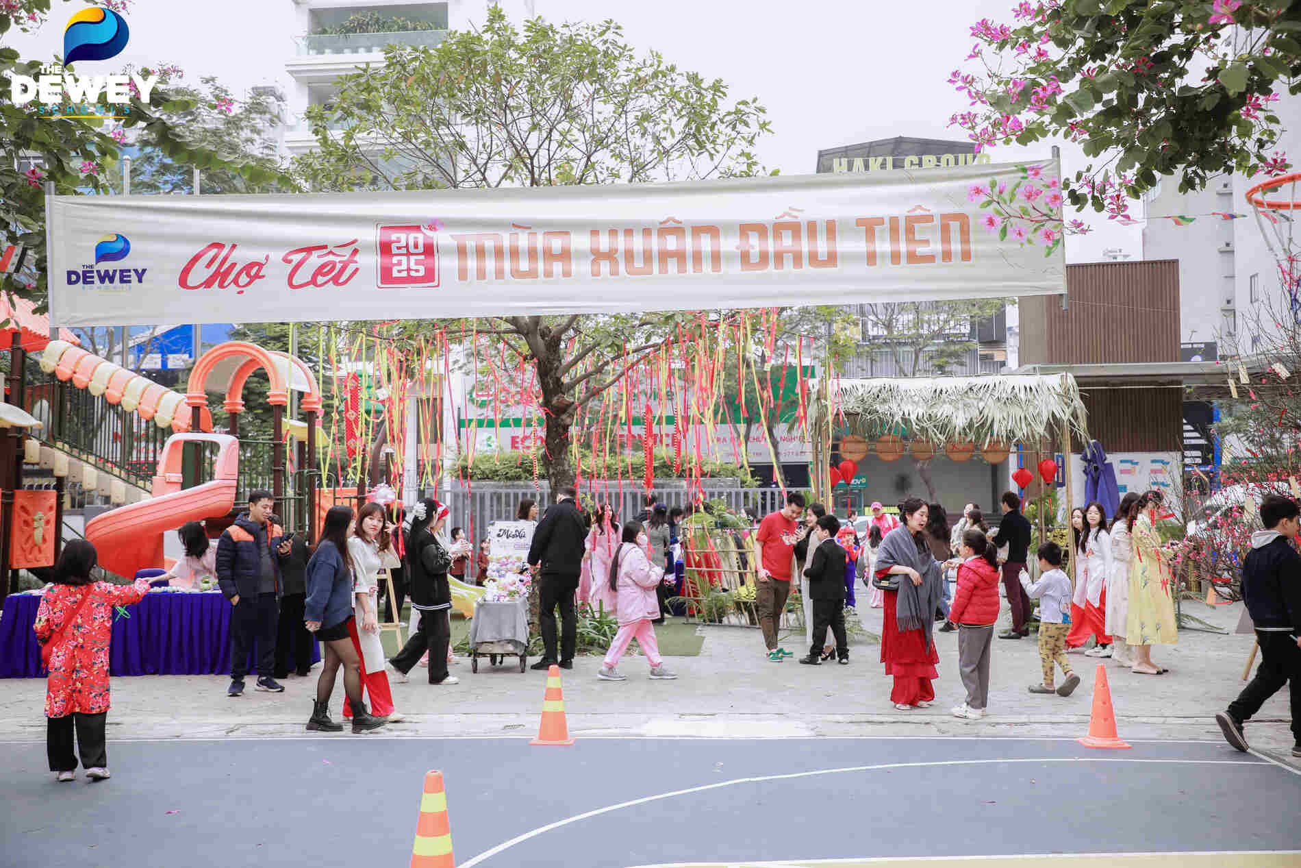 chợ-tết-mùa-xuân-đầu-tiên-cover