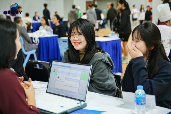 Dewey-Career-Fair-2025-08