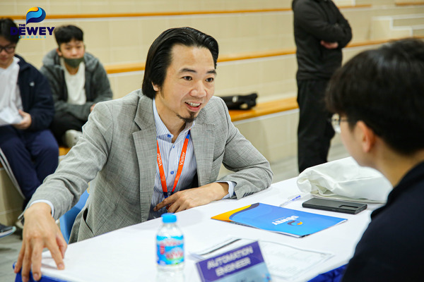 Dewey-Career-Fair-2025-13