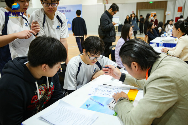 Dewey-Career-Fair-2025-15