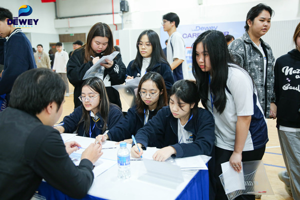 Dewey-Career-Fair-2025-16