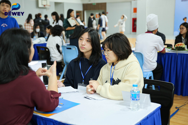 Dewey-Career-Fair-2025-17