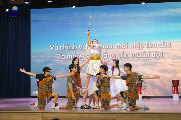 Sự-kiện-Từ-trang-sách-đến-cuộc-đời-08