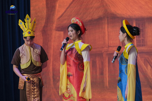 Sự-kiện-Từ-trang-sách-đến-cuộc-đời-11