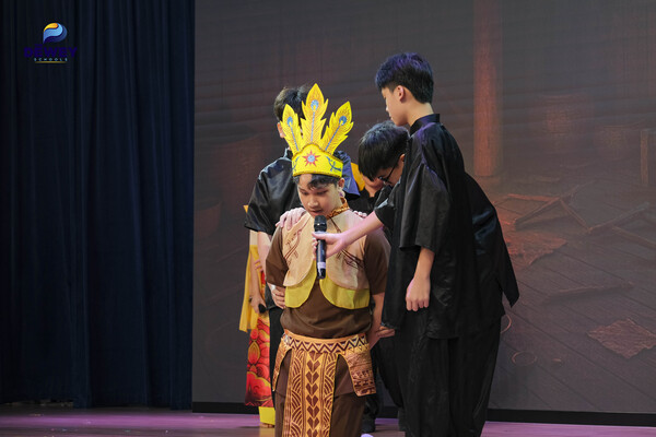 Sự-kiện-Từ-trang-sách-đến-cuộc-đời-12