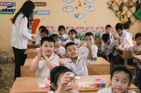 dự-án-Nâng-bước-em-tới-trường-06