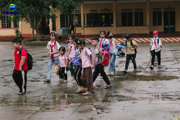 dự-án-Nâng-bước-em-tới-trường-12