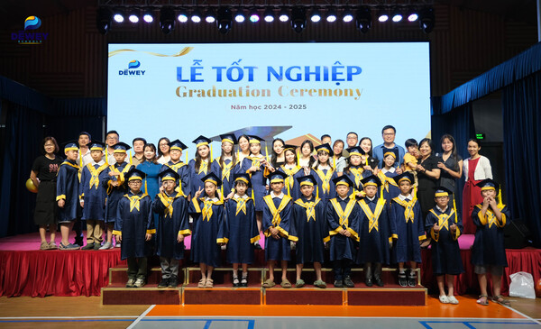 Lễ-Tốt-nghiệp-dewey-càu-giay-05