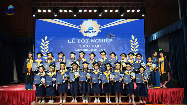 Lễ-Tốt-nghiệp-dewey-càu-giay-06