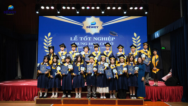 Lễ-Tốt-nghiệp-dewey-càu-giay-07