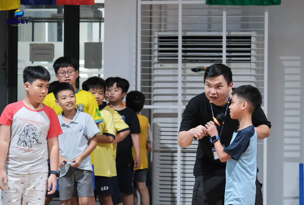 Giao-lưu-cầu-thủ-Đoàn-Văn-Hậu-05