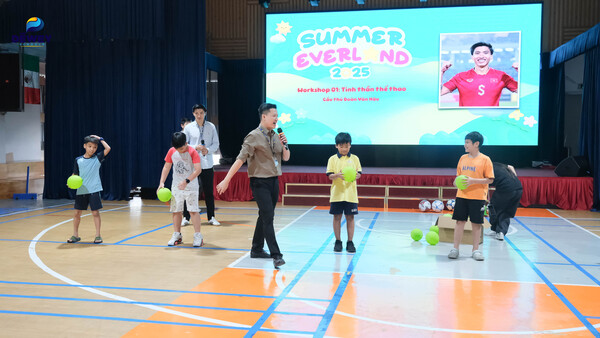 Giao-lưu-cầu-thủ-Đoàn-Văn-Hậu-08