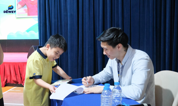 Giao-lưu-cầu-thủ-Đoàn-Văn-Hậu-13