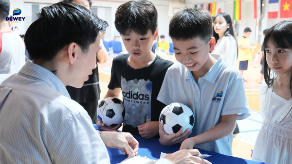 Giao-lưu-cầu-thủ-Đoàn-Văn-Hậu-14