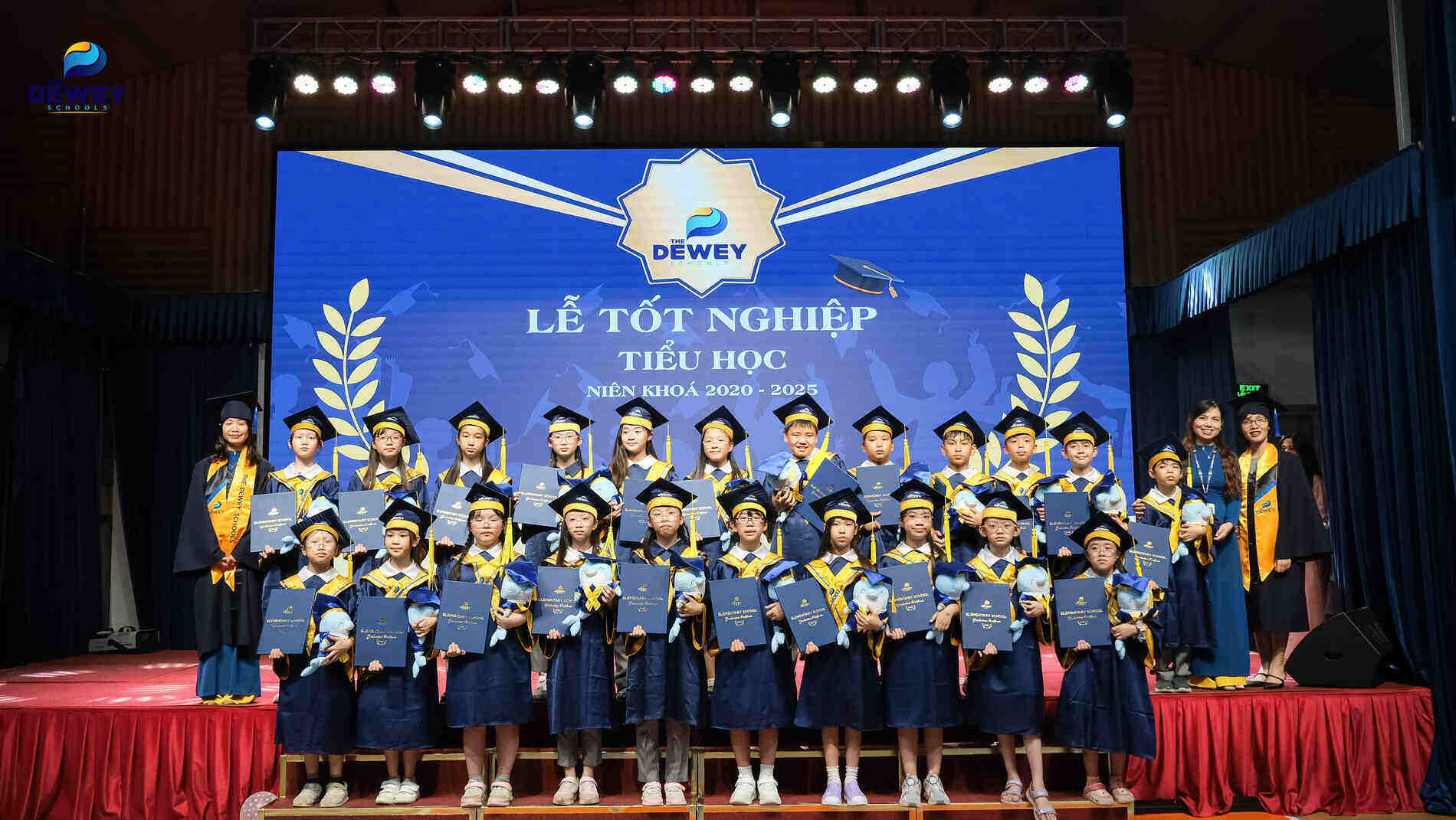 Lễ-Tốt-nghiệp-dewey-càu-giay-cover