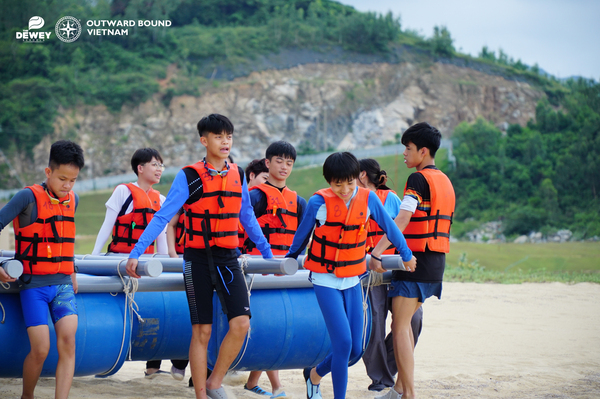 DEWEYxOUTWARD-BOUND-09