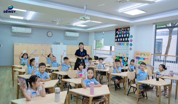 dewey-cau-giay-hoc-sinh-mới-08