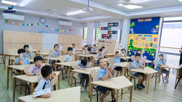 dewey-cau-giay-hoc-sinh-mới-09