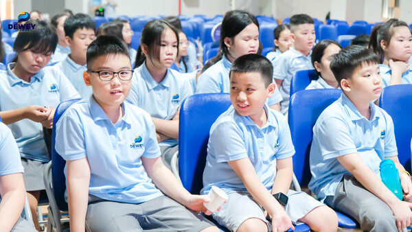 tuan-dinh-huong-dewey-cau-giay-01