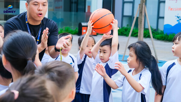 tuan-dinh-huong-dewey-cau-giay-05