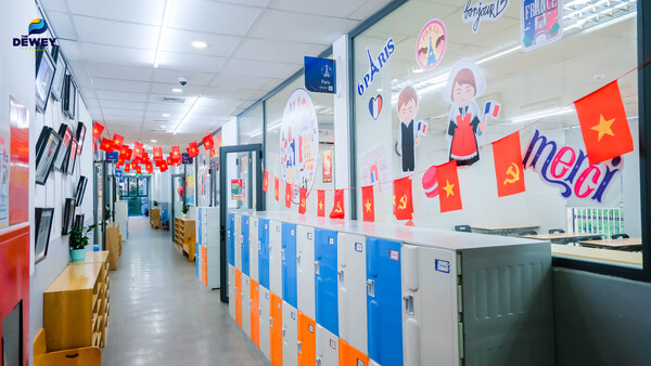 tet-doc-lap-dewey-cau-giay-6