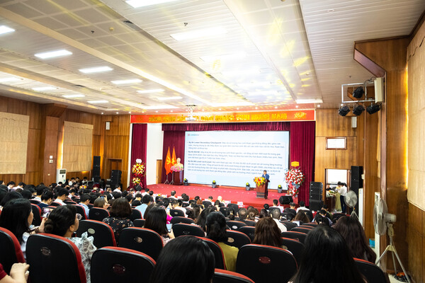 Nhận-bằng-khen-song bằng-01