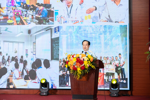 Nhận-bằng-khen-song bằng-03