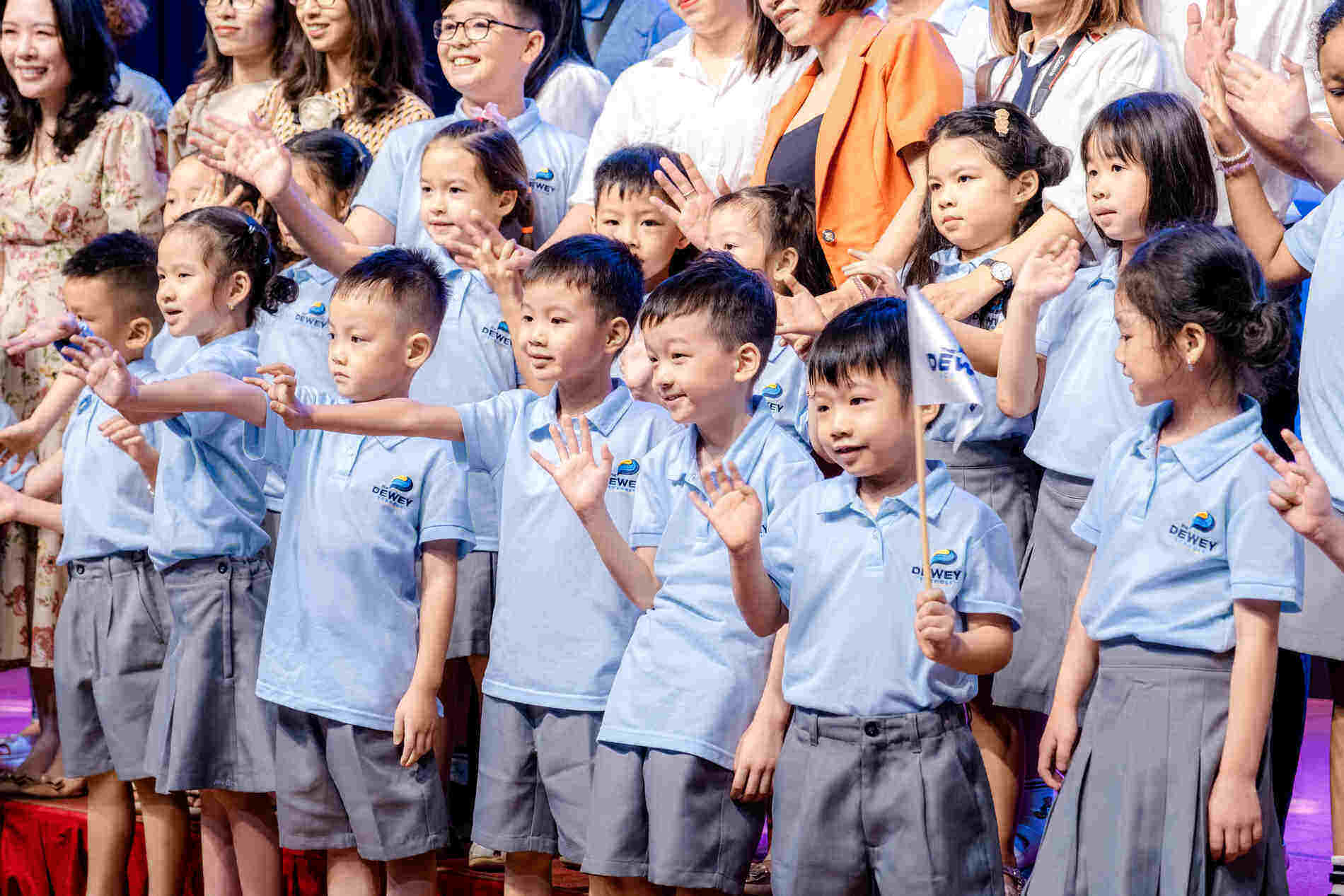 back-to-school-dewey-cau-giay-cover