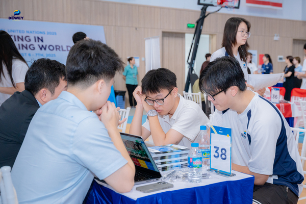 Triển-lãm-các-trường-đại-học-01