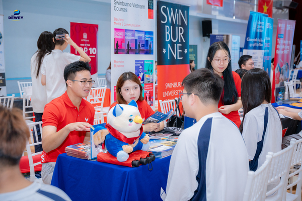 Triển-lãm-các-trường-đại-học-03