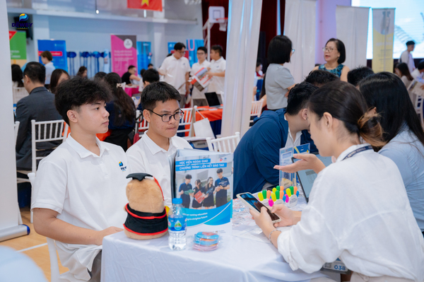 Triển-lãm-các-trường-đại-học-05