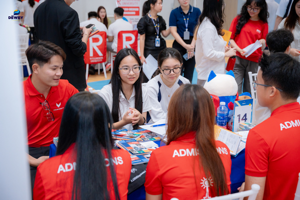 Triển-lãm-các-trường-đại-học-06