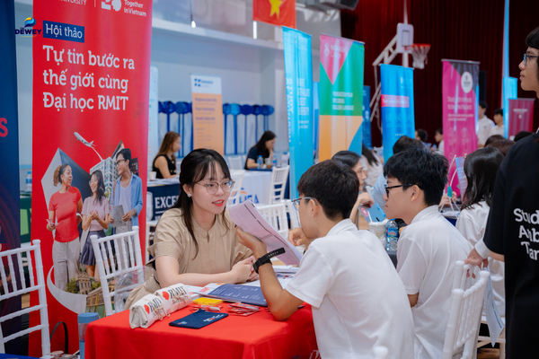 Triển-lãm-các-trường-đại-học-08