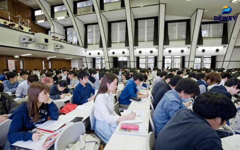 Thí sinh tham gia kỳ thi EJU để xét tuyển vào Đại học Tokyo