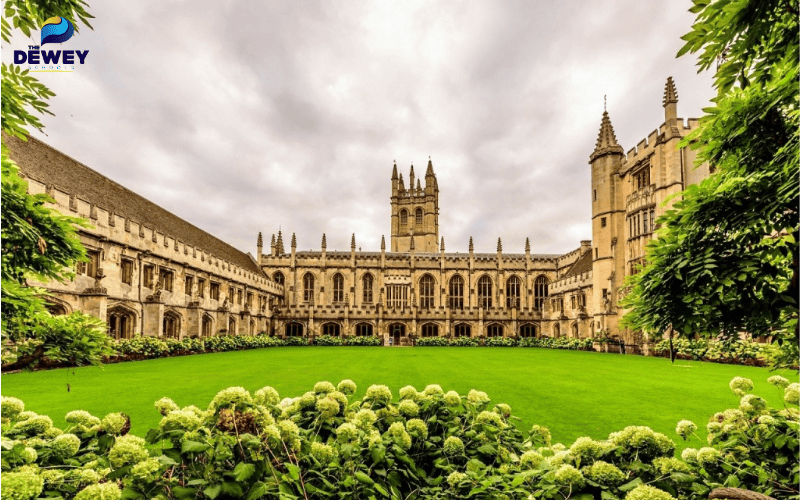 Khuôn viên Đại học Oxford - một trong những trường có nhiều chương trình học bổng cho sinh viên quốc tế