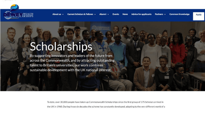 Sinh viên quốc tế tìm hiểu thông tin học bổng Commonwealth trên trang chính thức