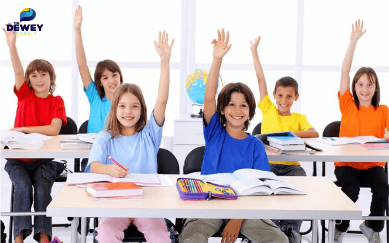 Học sinh cấp 2 tại Anh nhận học bổng nhờ thành tích học tập và năng khiếu nổi bật