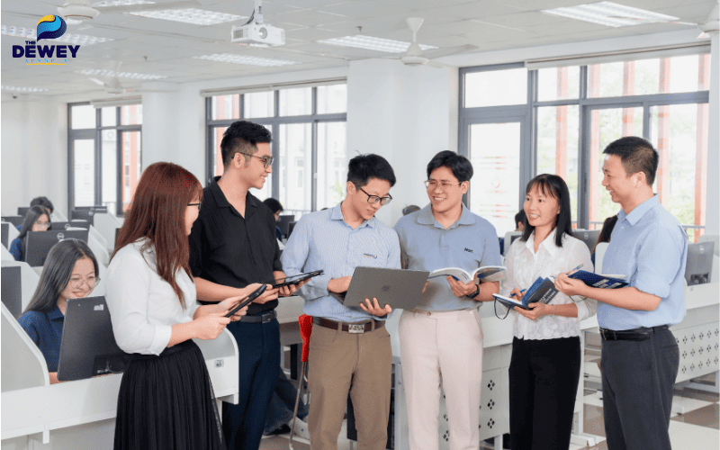 Sinh viên quốc tế ngành Công nghệ Thông tin được tiếp cận phòng lab hiện đại và cơ hội thực tập tại các tập đoàn công nghệ lớn