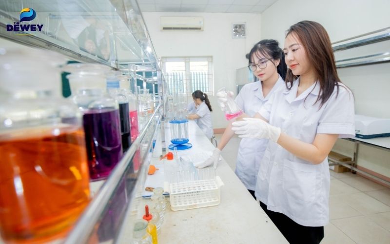 Du học ngành Dược có cơ hội nghiên cứu và thực hành