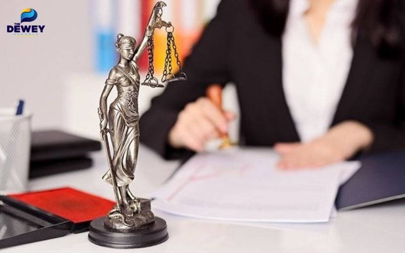 Học phí ngành Luật tại Anh phụ thuộc vào trường và bậc học