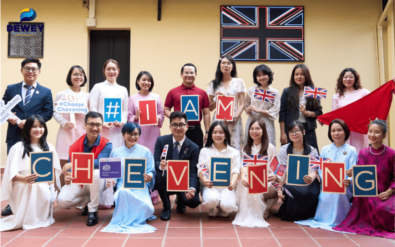 Sinh viên ngành Tâm lý học thảo luận tại hội thảo dành cho học giả Chevening