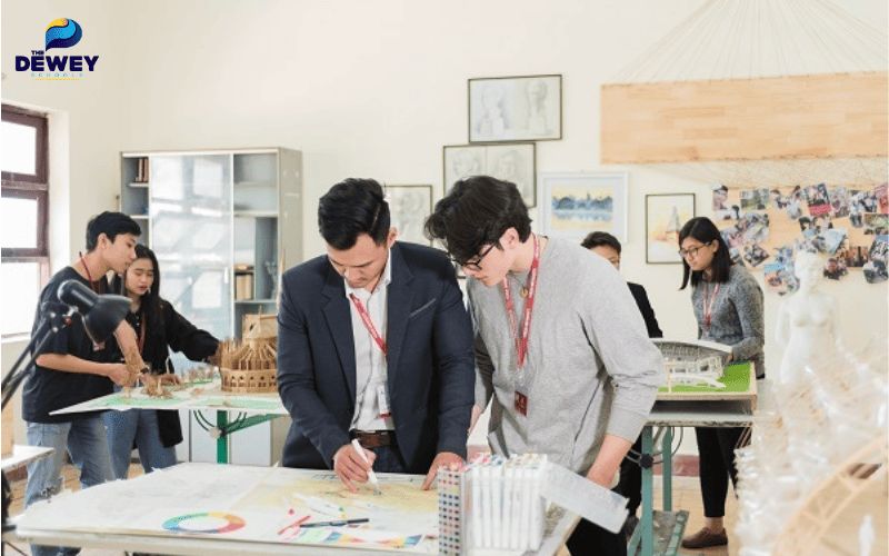 Sinh viên du học ngành Thiết kế Nội thất đang thực hành tại studio quốc tế