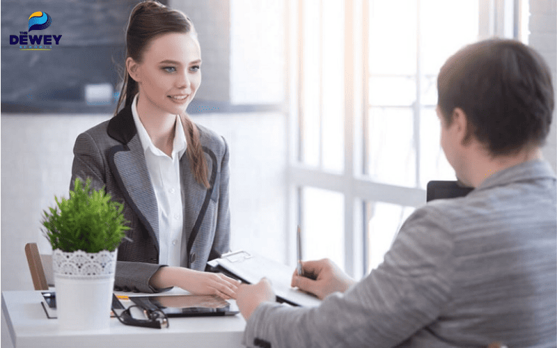 Ứng viên luyện tập phỏng vấn học bổng trực tuyến cùng giảng viên hướng dẫn