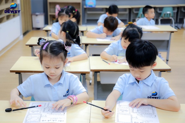 ren-luyen-tinh-tu-lap-cho-tre-truoc-khi-vao-lop-1-02