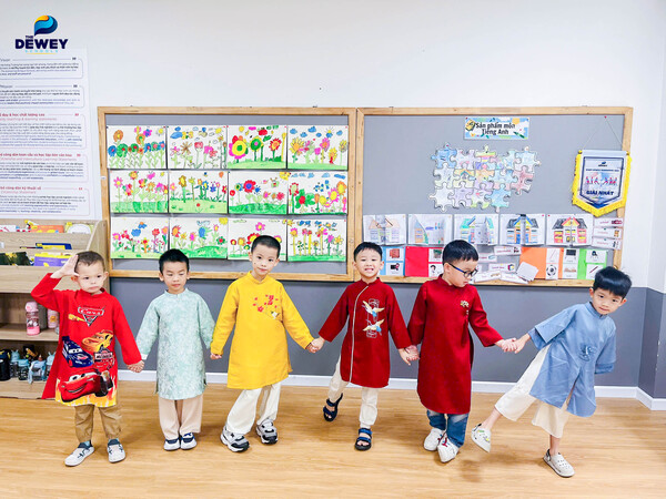 Spirit-Week-day-2-tay-ho-tay-02